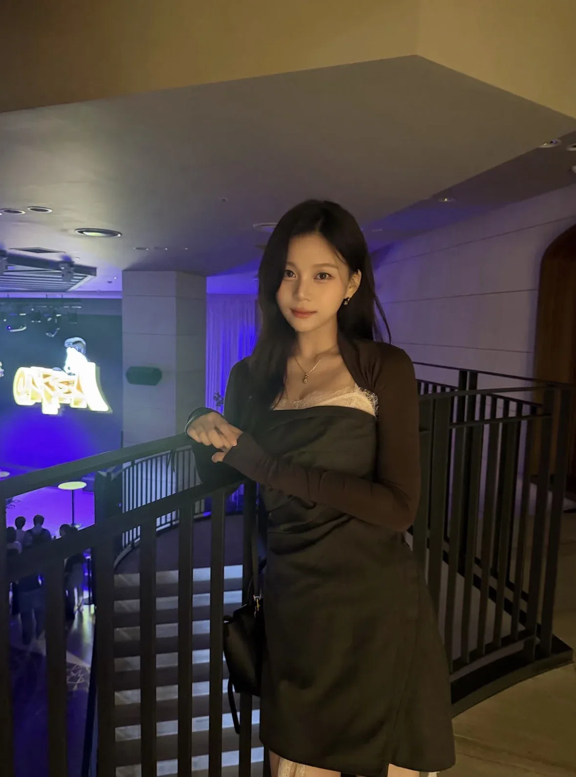여자친구•비비지 엄지 자필 편지