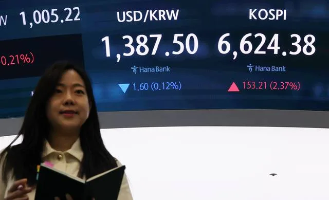 “연말까지 더 내린다”…1300원대 진입한 환율, 전망도 줄하향
