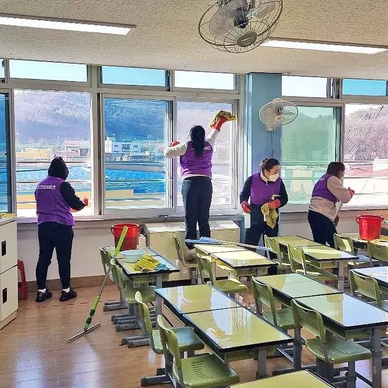 옛날 요즘 교실 청소.jpg