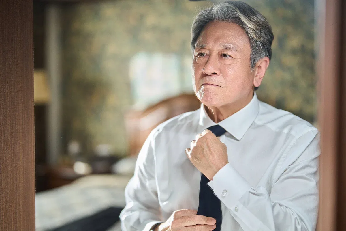 최민식 한소희 주연 영화 <인턴> 스틸컷 추가 공개
