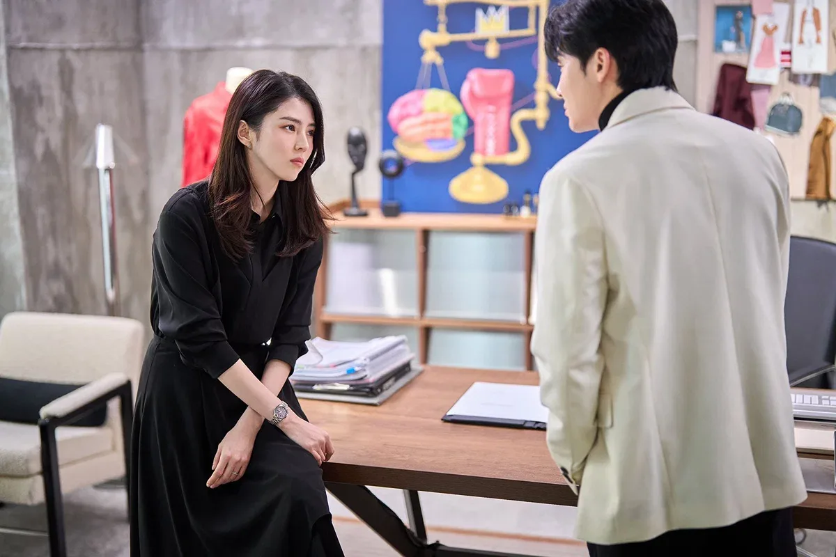 최민식 한소희 주연 영화 <인턴> 스틸컷 추가 공개