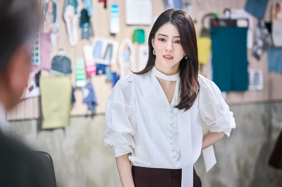 최민식 한소희 주연 영화 <인턴> 스틸컷 추가 공개