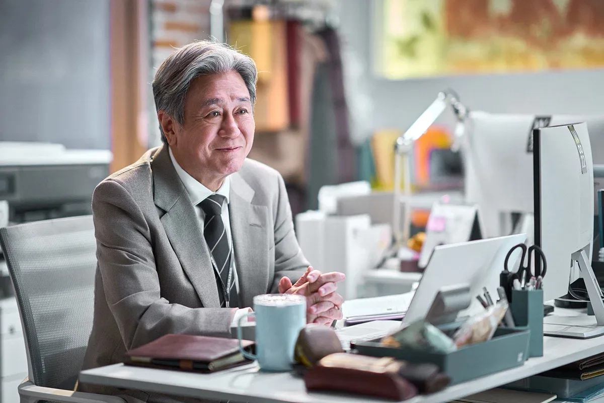 최민식 한소희 주연 영화 <인턴> 스틸컷 추가 공개