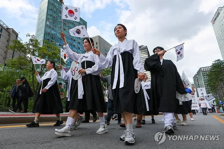 오늘은 제 81주년 광복절입니다.
