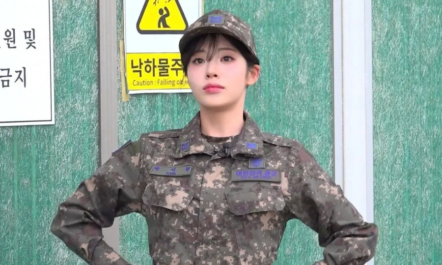 공군 조종사 한테 긁힌 걸그룹