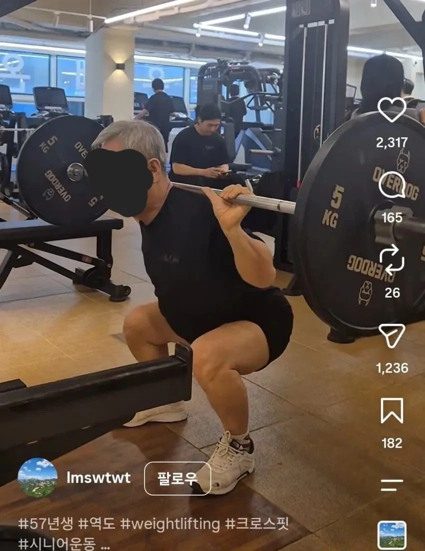 헬스 자세 지적 하는 사람들