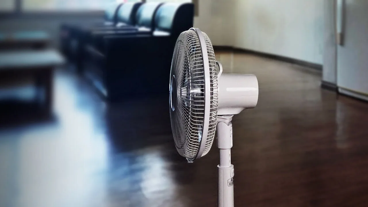 "선풍기만 튼다?…위험합니다" 전문가들의 경고(몸속 체온은 오른다)