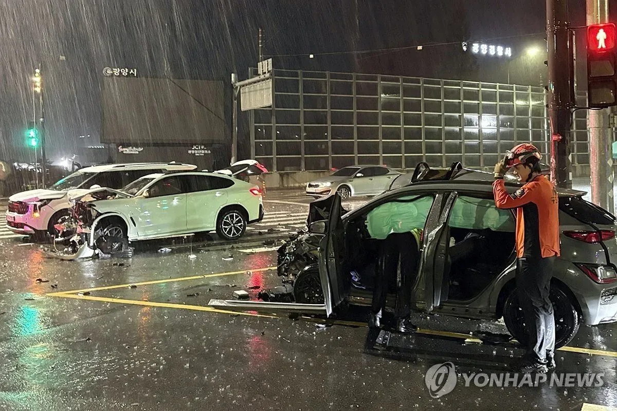 [속보] 만취 상태로 SUV 몰다가 차량 2대 잇달아 들이받은 40대 운전자 검거…8명 중경상
