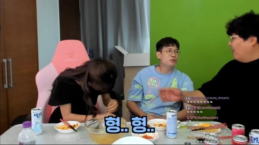 인방 1위했던 남자가 여캠이랑 사귀게 되고 놀란점.JPG