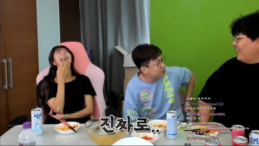 인방 1위했던 남자가 여캠이랑 사귀게 되고 놀란점.JPG