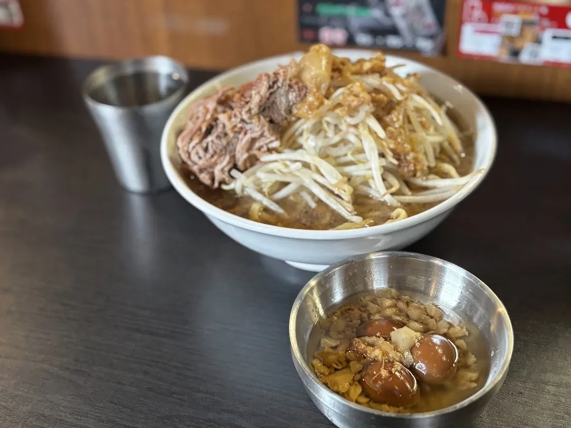 이중에서 AI가 아닌 진짜 라면 사진을 찾아보세요 (1장만 진짜)