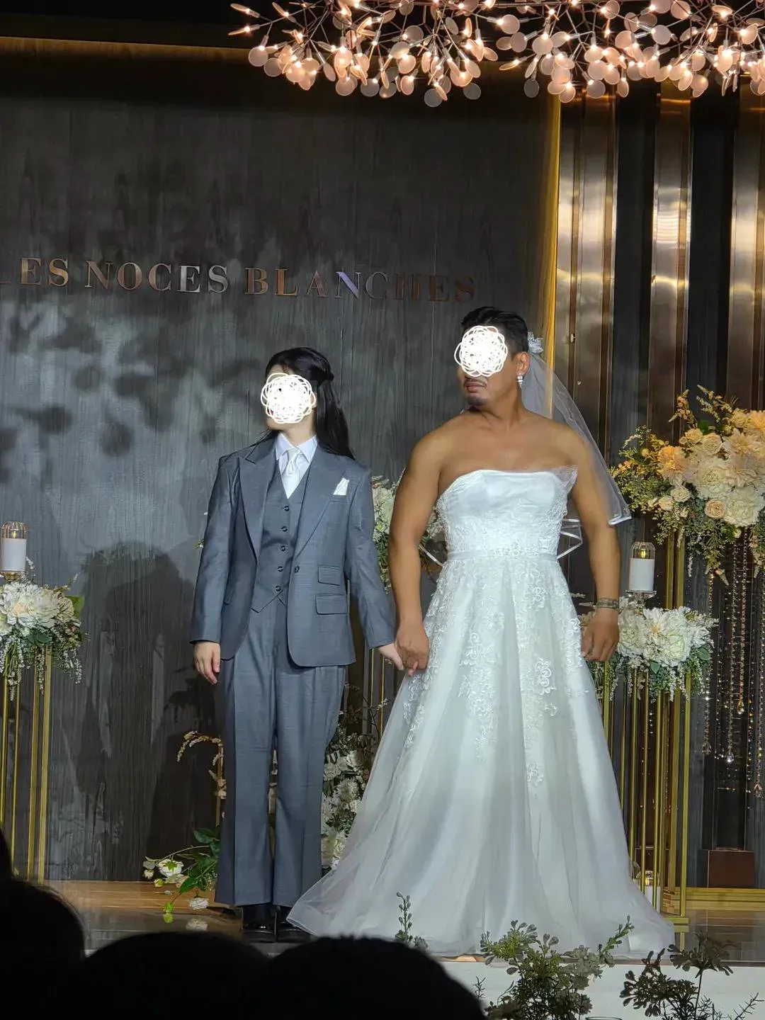 드레스 로망 없는 친구의 충격적인 결혼식.jpg