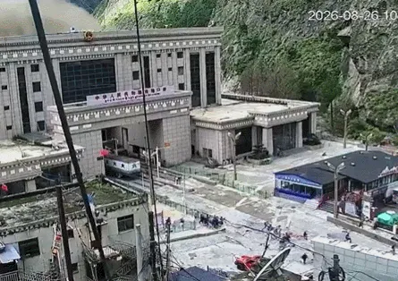 [단독]엄홍길 “히말라야 곳곳 빙하 녹는게 보여…한번 둑 터지면 재앙”