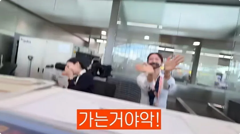 노홍철 또 혼자 인도여행 에어인디아 직원 ㅋㅋ