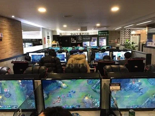 중학교 체육교사 "온라인 게임은 스포츠가 아니다"