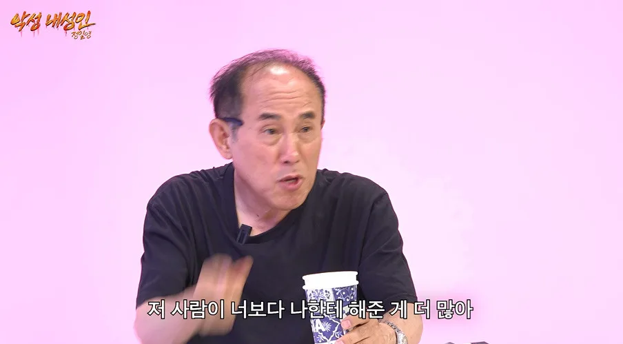 본인이 직장동료 싫어하면 나도 싫어해야한다고 주장한다는 30대 직장인
