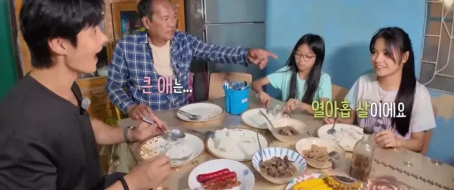 44살 한국 농부를 본 19살 동남아 소녀의 표정.jpg