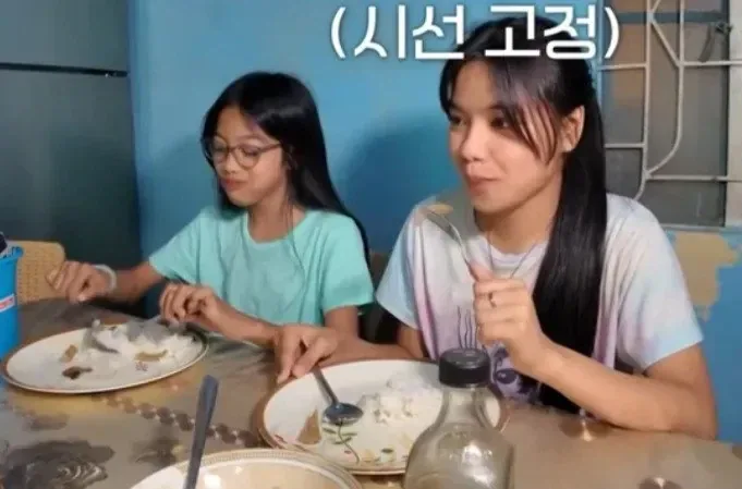 44살 한국 농부를 본 19살 동남아 소녀의 표정.jpg