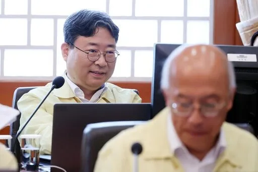 靑 “용산어린이정원 이용자 많지않아…청년임대주택 공급”