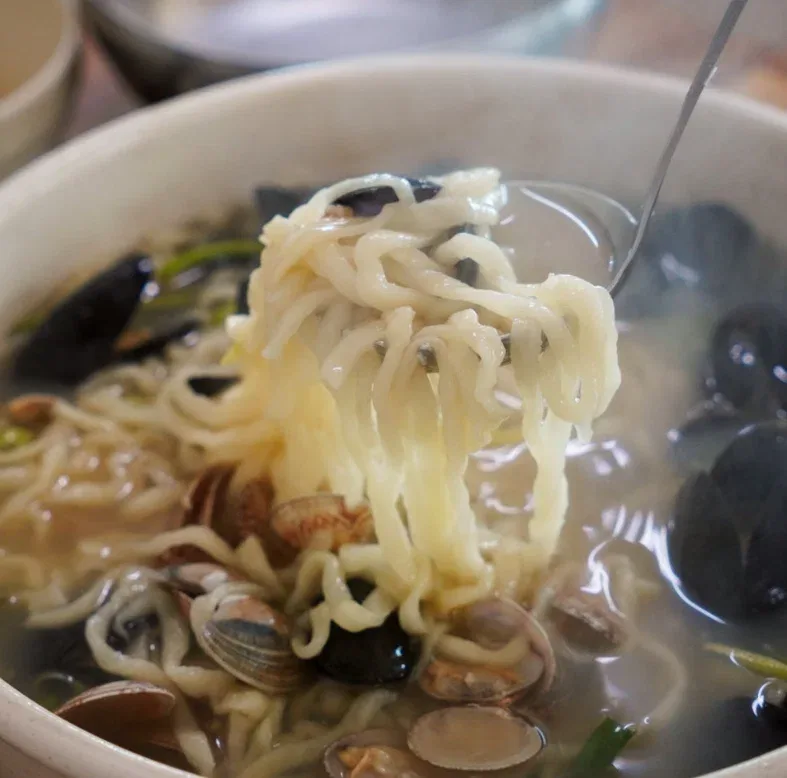 칼국수 맛집 인증서 수준인 에피타이저.jpg