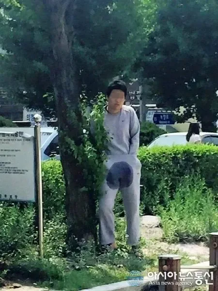 새로 온 교생한테 물벼락 부어서 울린 고딩들.jpg