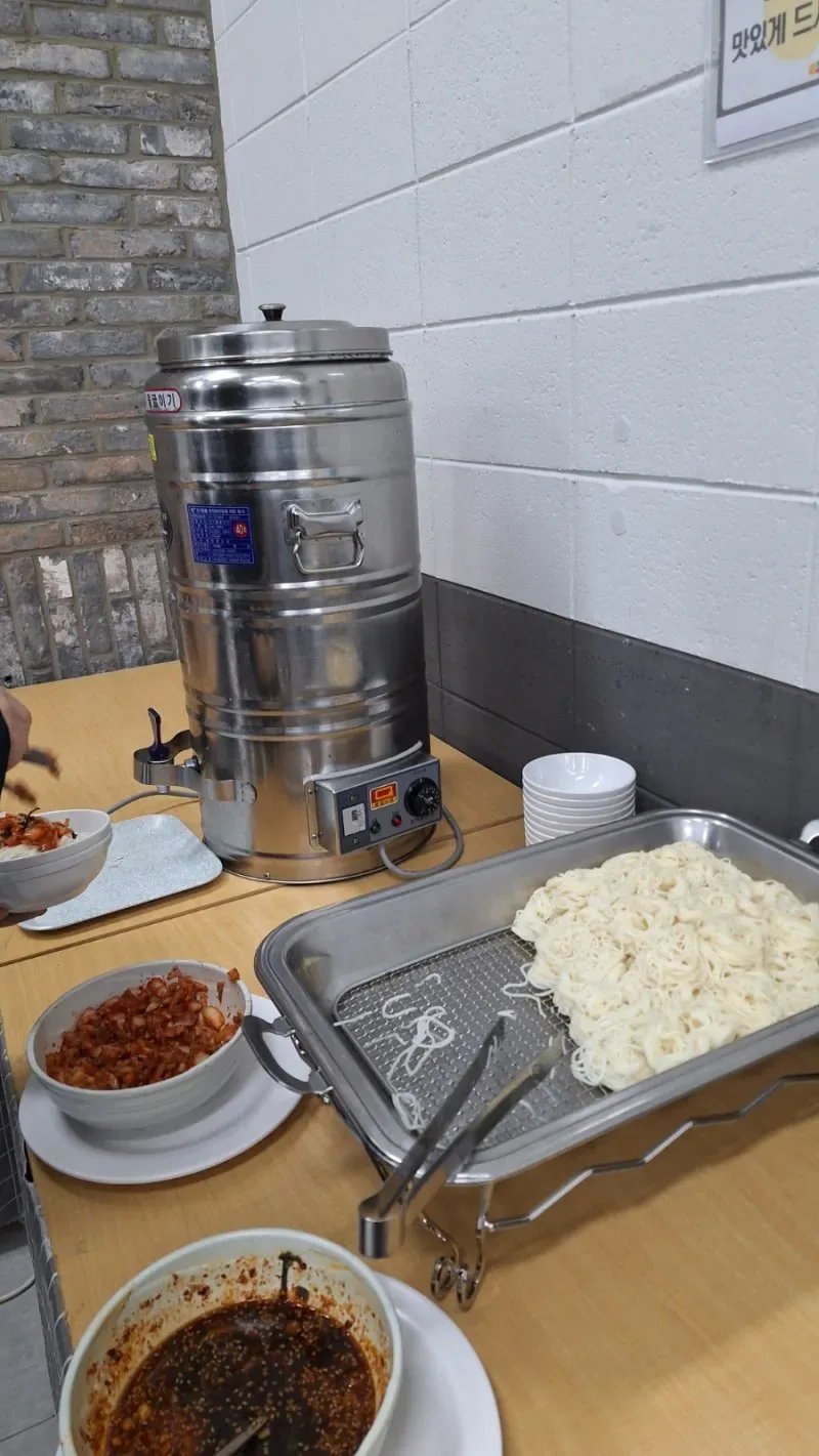 요즘시대에 이게 말이 되나 싶은 5500원 한식뷔페