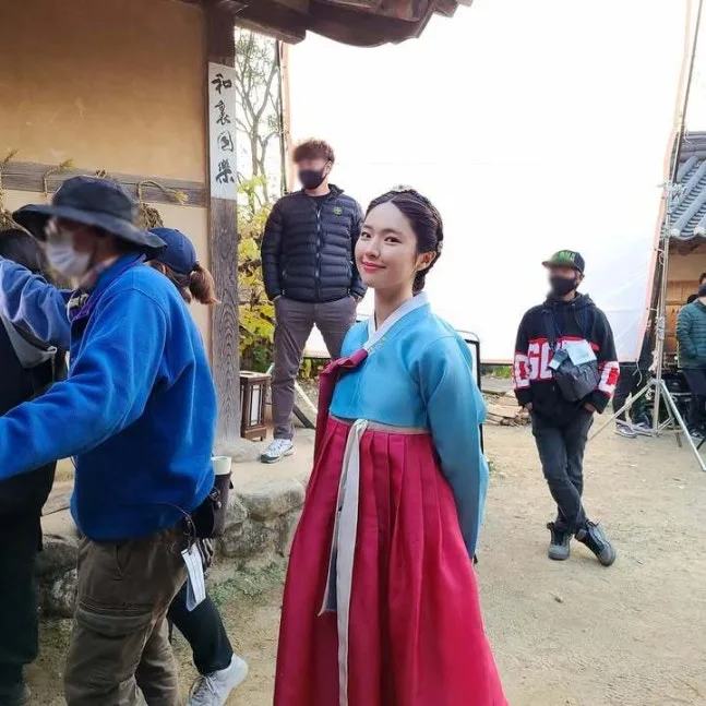 생애 첫 한복입은 사진을 올렸던 하영