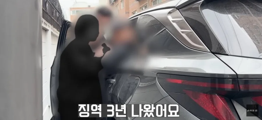 체포되면서 내연녀와 눈물로 이별하는 지명수배범.JPG