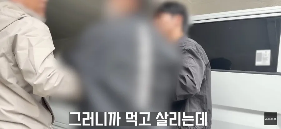 체포되면서 내연녀와 눈물로 이별하는 지명수배범.JPG