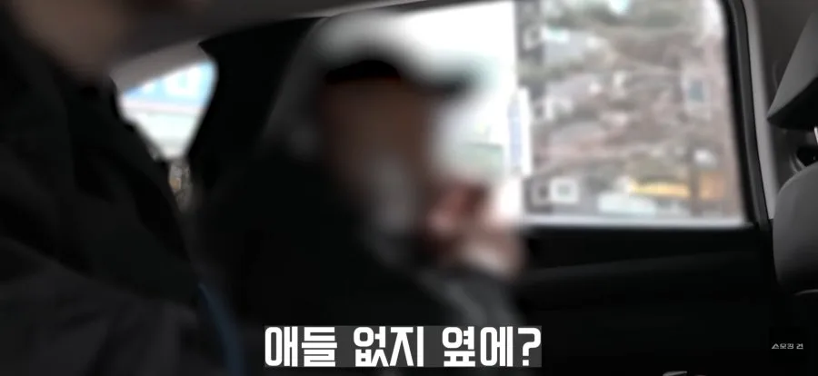 체포되면서 내연녀와 눈물로 이별하는 지명수배범.JPG