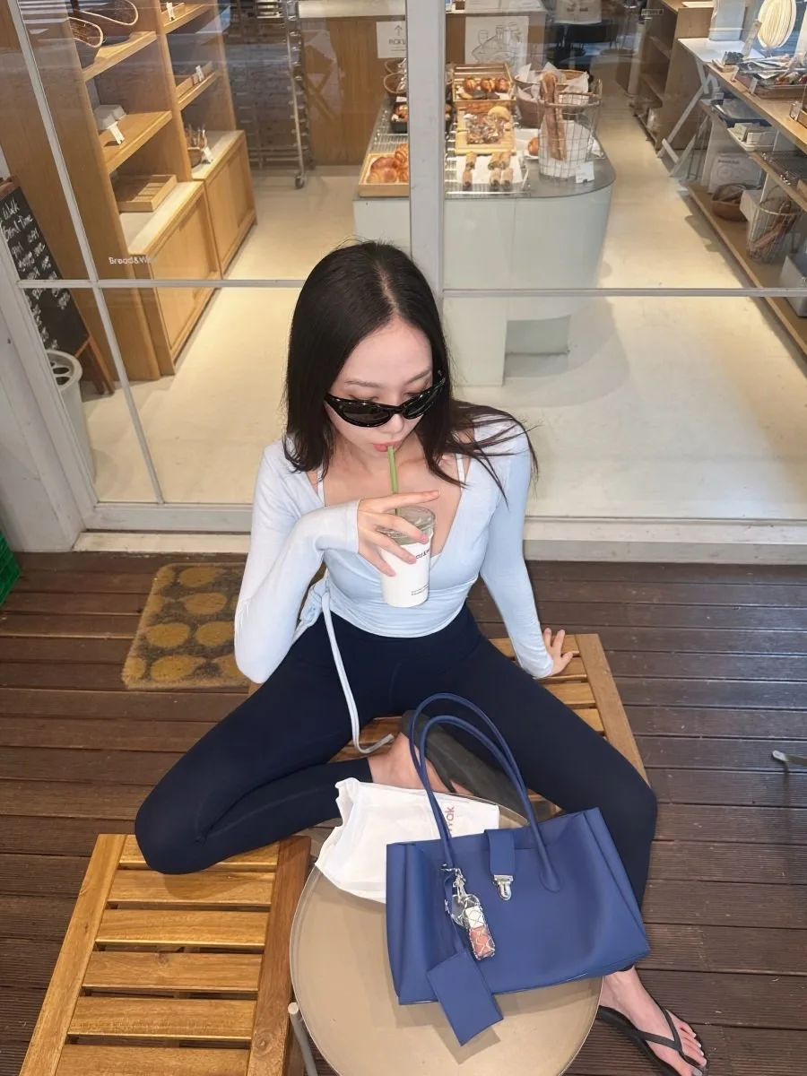 레깅스입고 카페다니는 88년생 누님.jpg