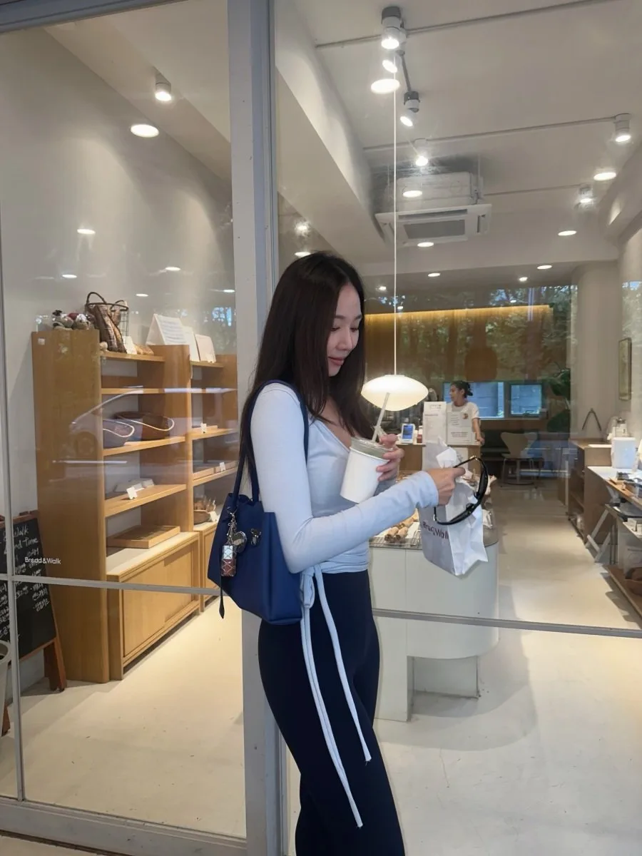 레깅스입고 카페다니는 88년생 누님.jpg