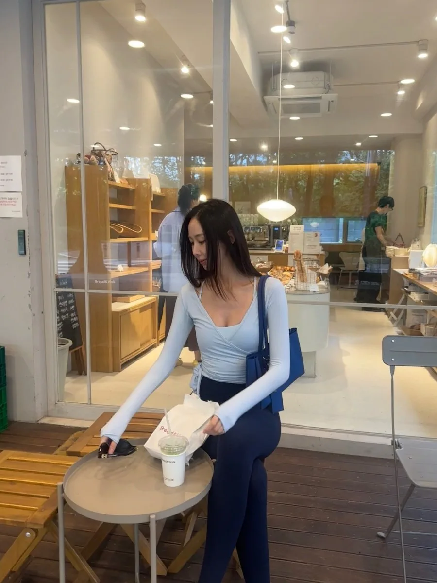 레깅스입고 카페다니는 88년생 누님.jpg