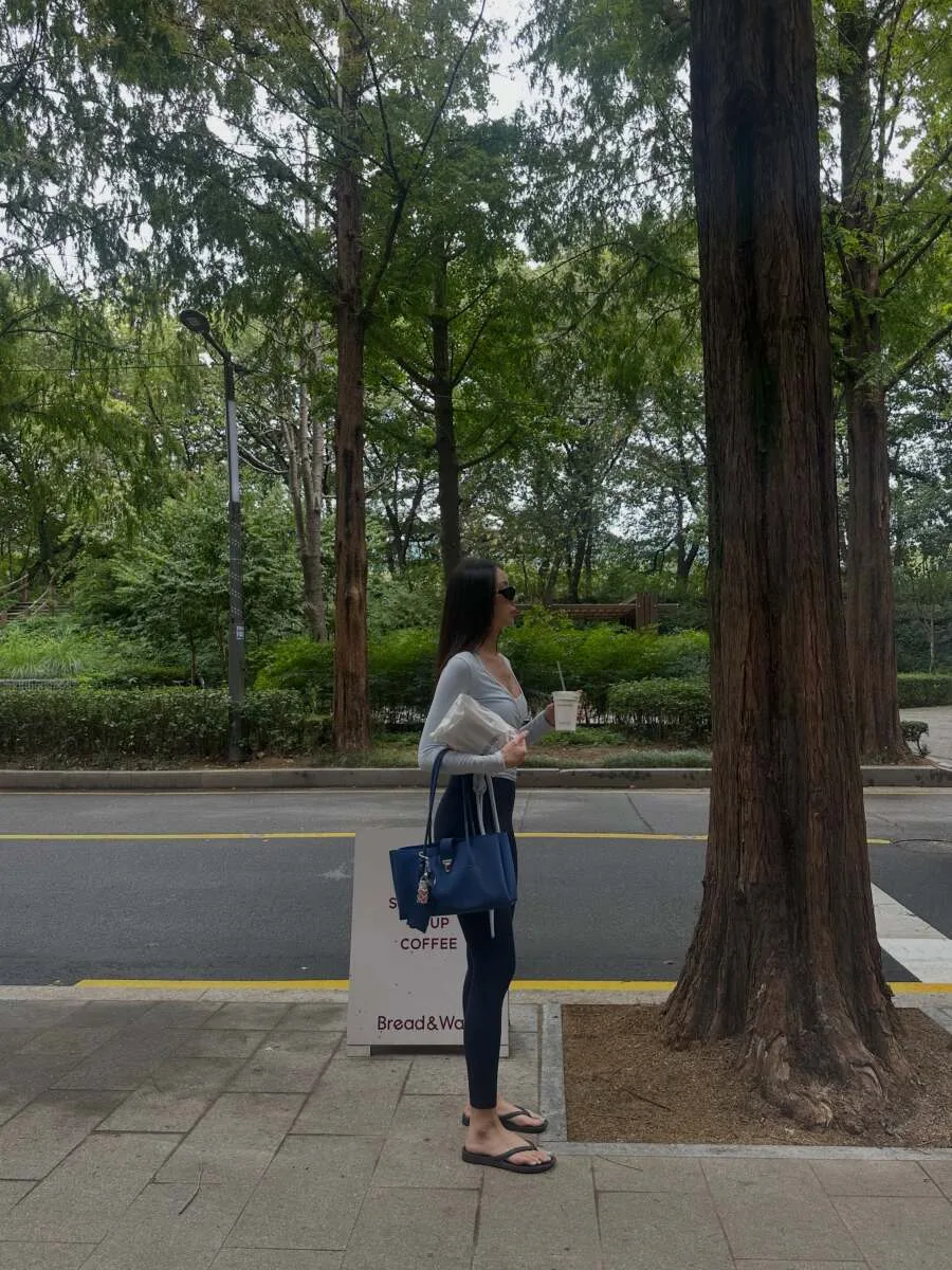 레깅스입고 카페다니는 88년생 누님.jpg