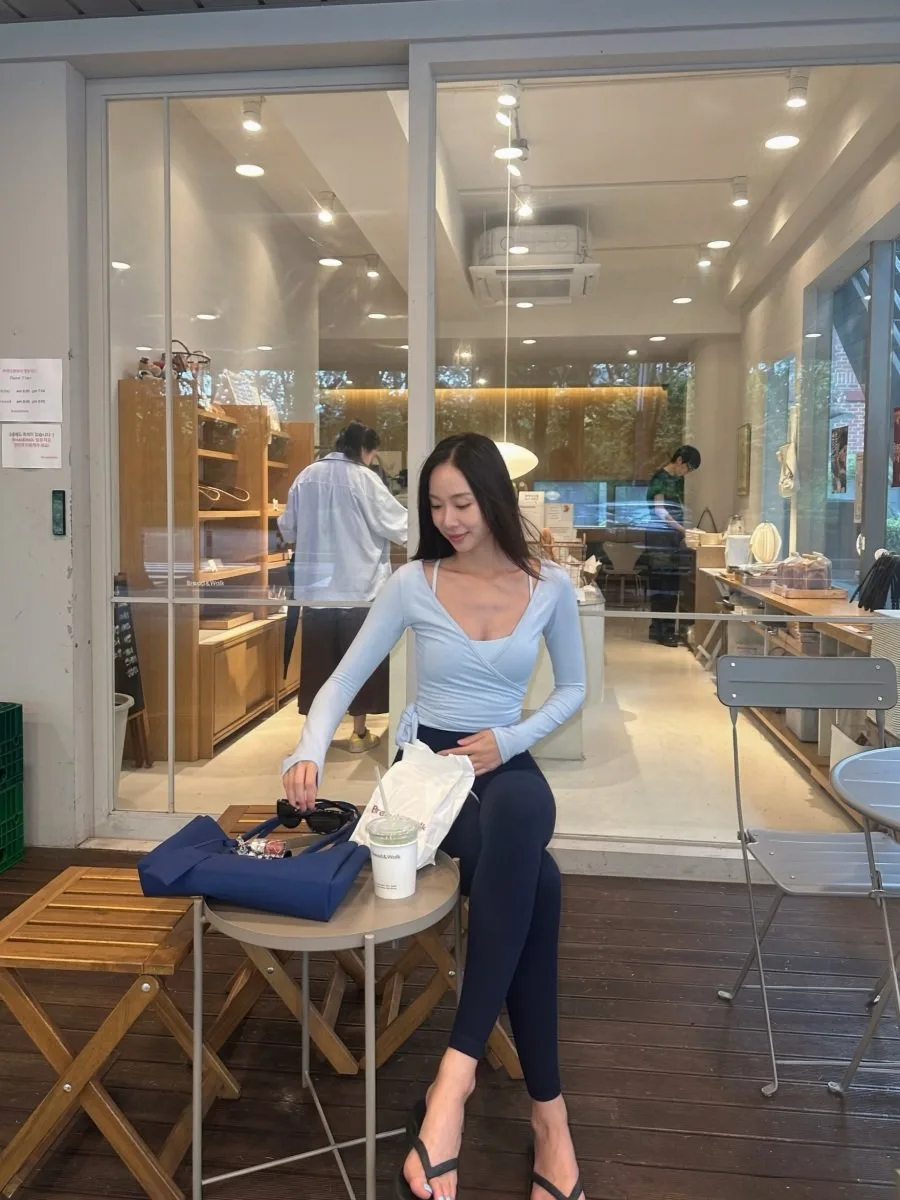 레깅스입고 카페다니는 88년생 누님.jpg