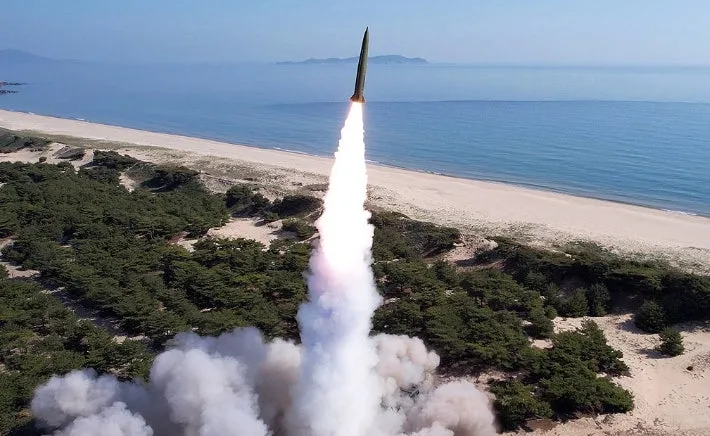 [속보]합참 "北, 동해상으로 미상 발사체 발사"