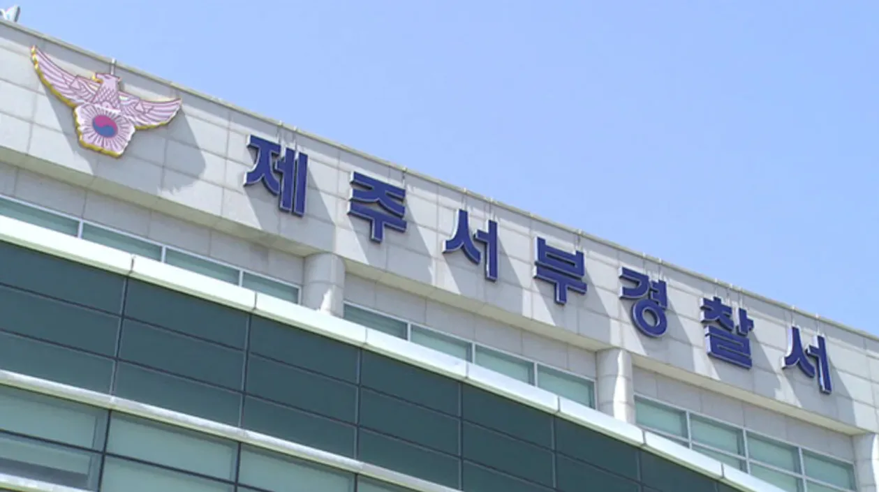 여자화장실 침입 혐의 경찰관…‘실종 사건 허위 보고’ 의혹도