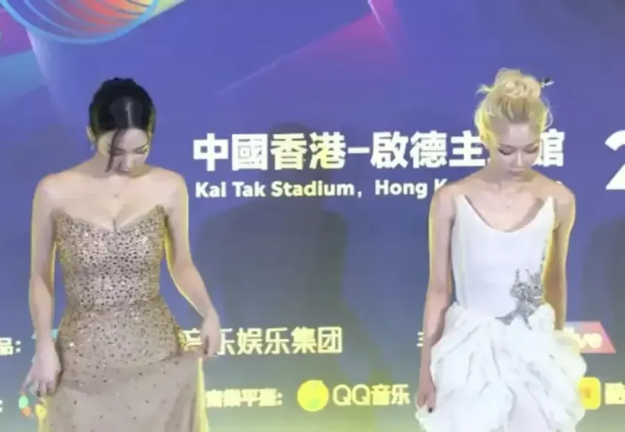 카리나 VS 윈터 폭력적인 구도.gif