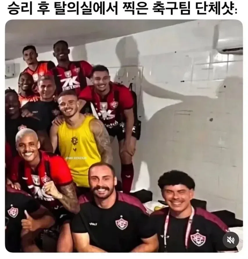 탈의실에서 찍은 단체사진
