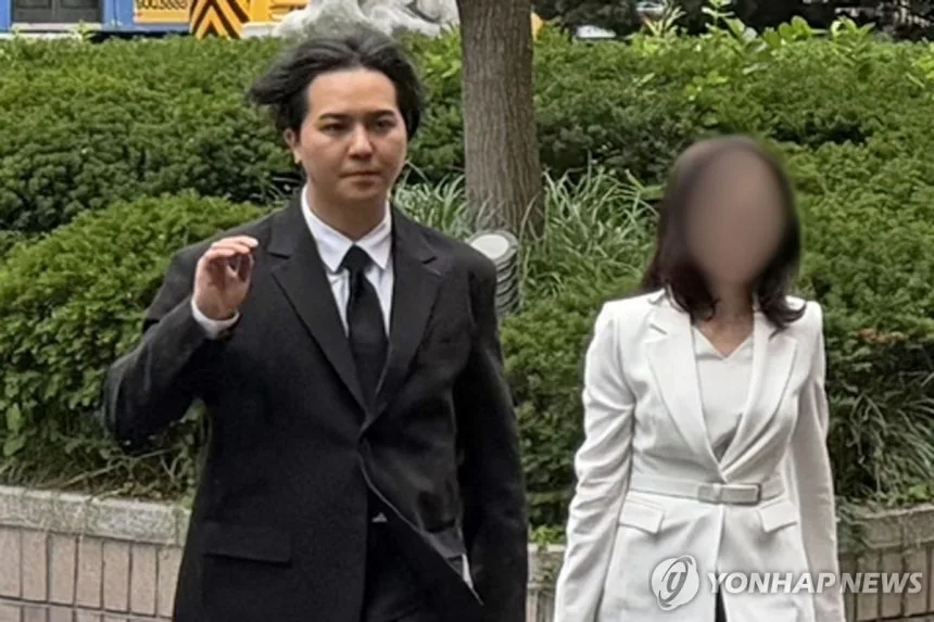 검찰, 송민호 '부실복무' 도운 공단 관리자에 징역 1년 구형