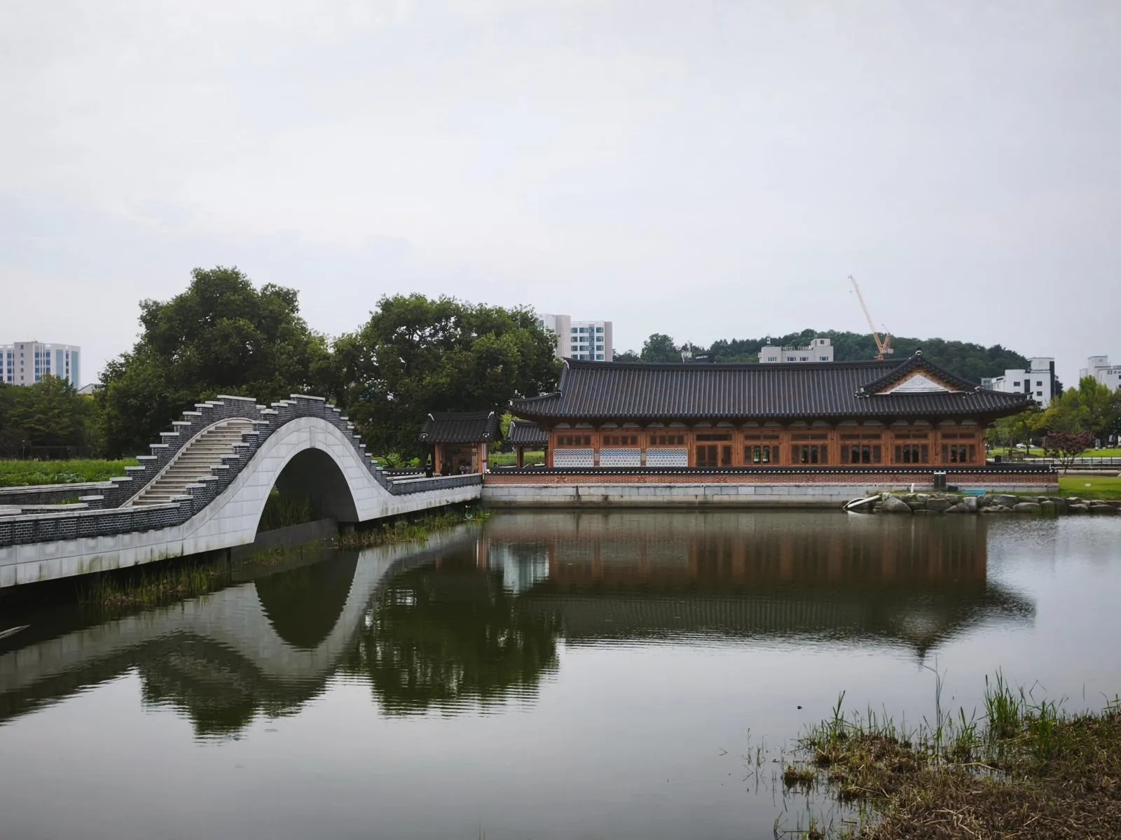 전주 덕진호수 연화정 도서관