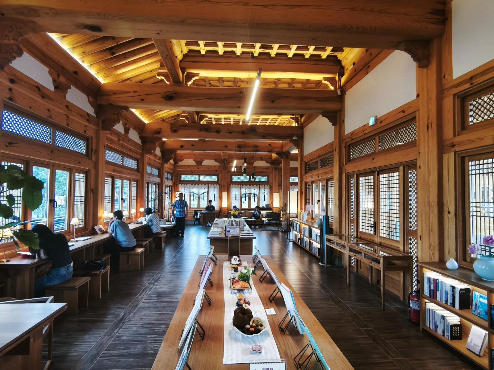 전주 덕진호수 연화정 도서관