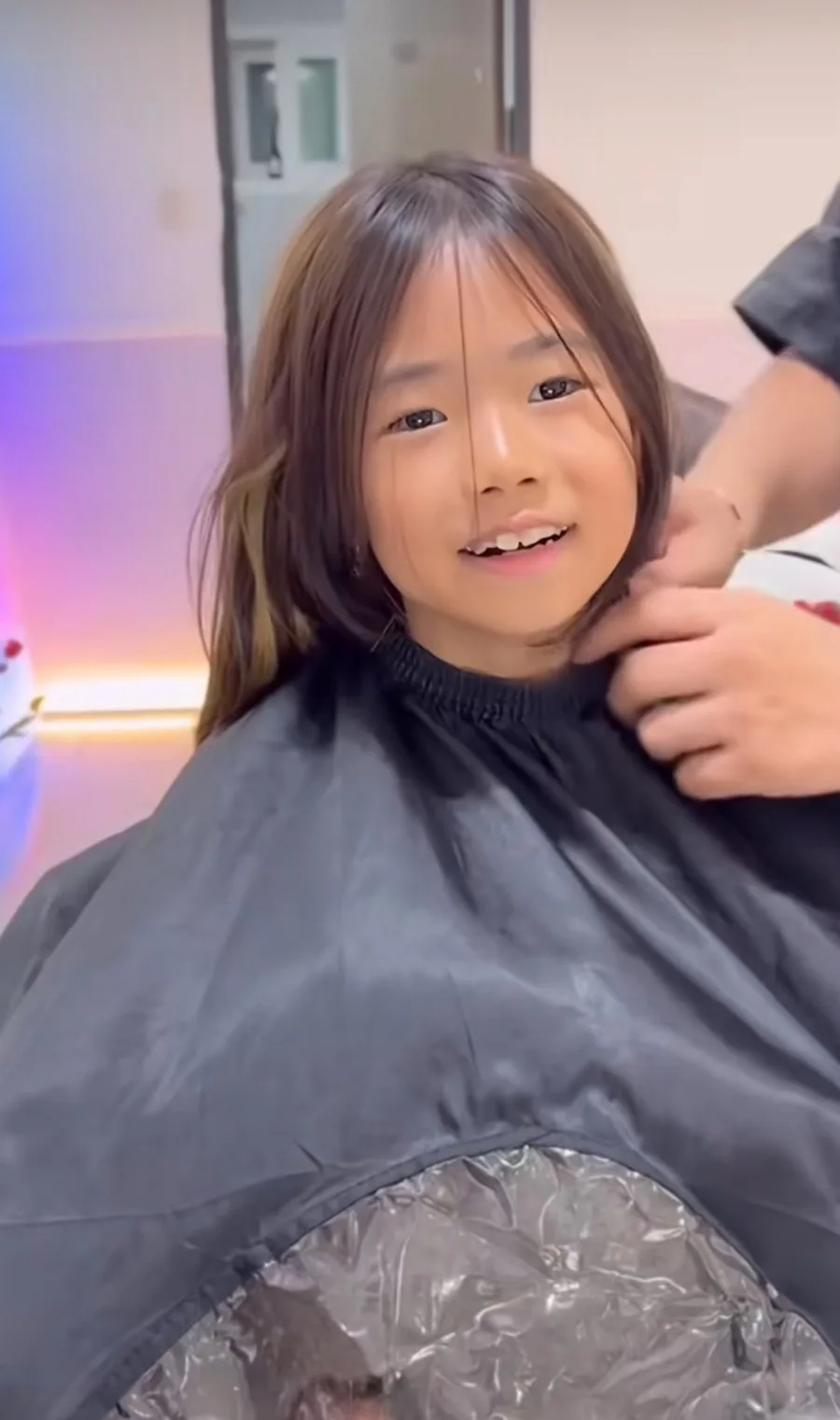 단발머리 하러온 9살 여자아이.jpg