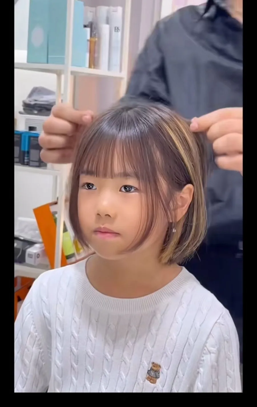 단발머리 하러온 9살 여자아이.jpg