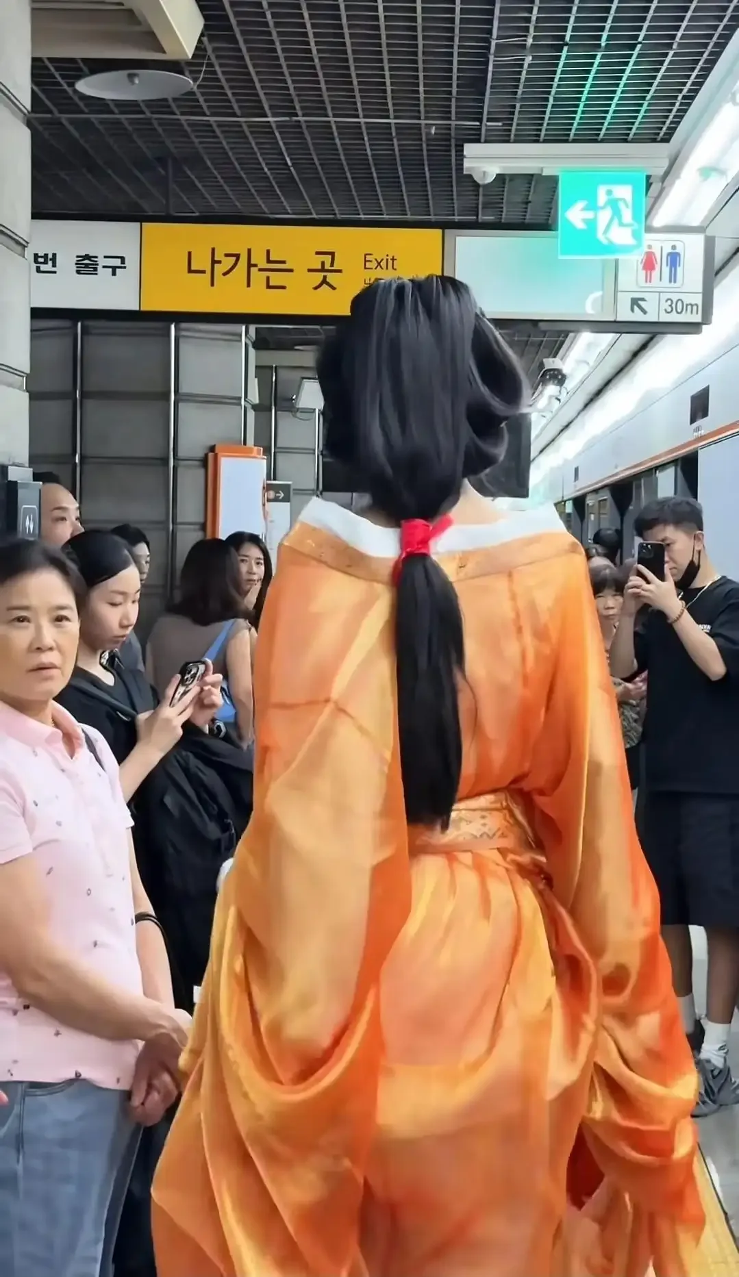 지하철에도 나타난 중국 8척 귀신