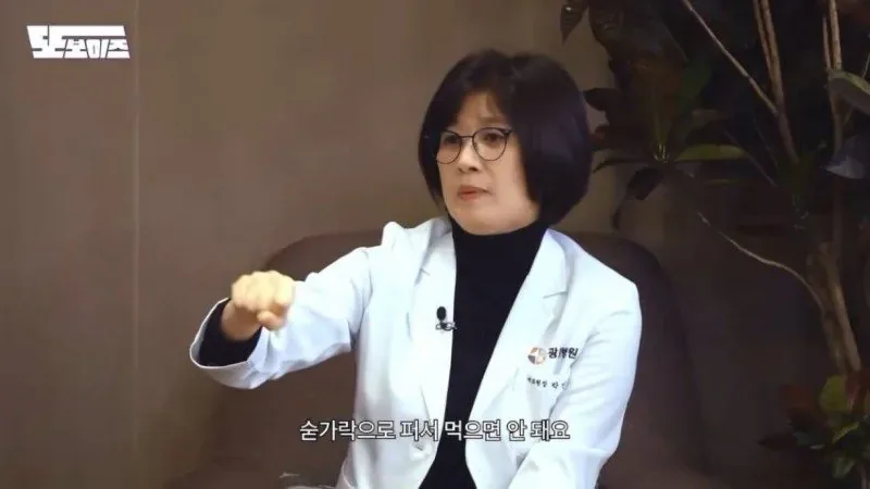 30대부터는 국이나 찌개를 젓가락으로 먹어야 합니다.jpg