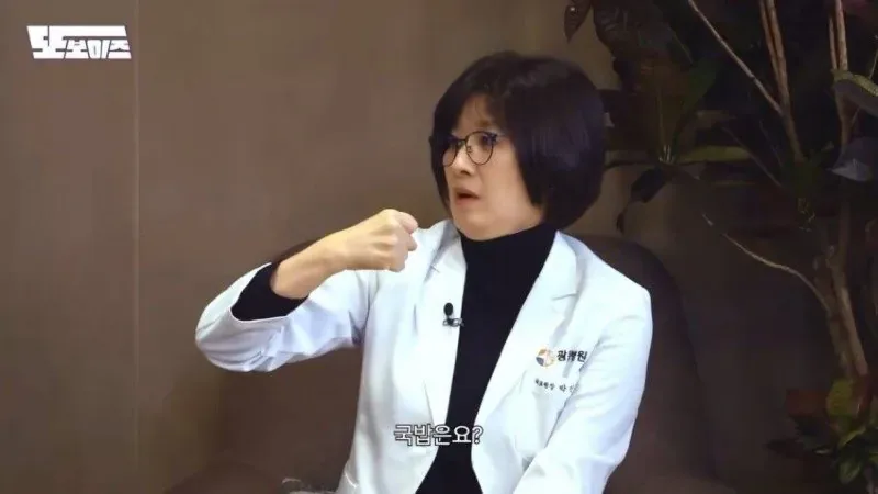 30대부터는 국이나 찌개를 젓가락으로 먹어야 합니다.jpg