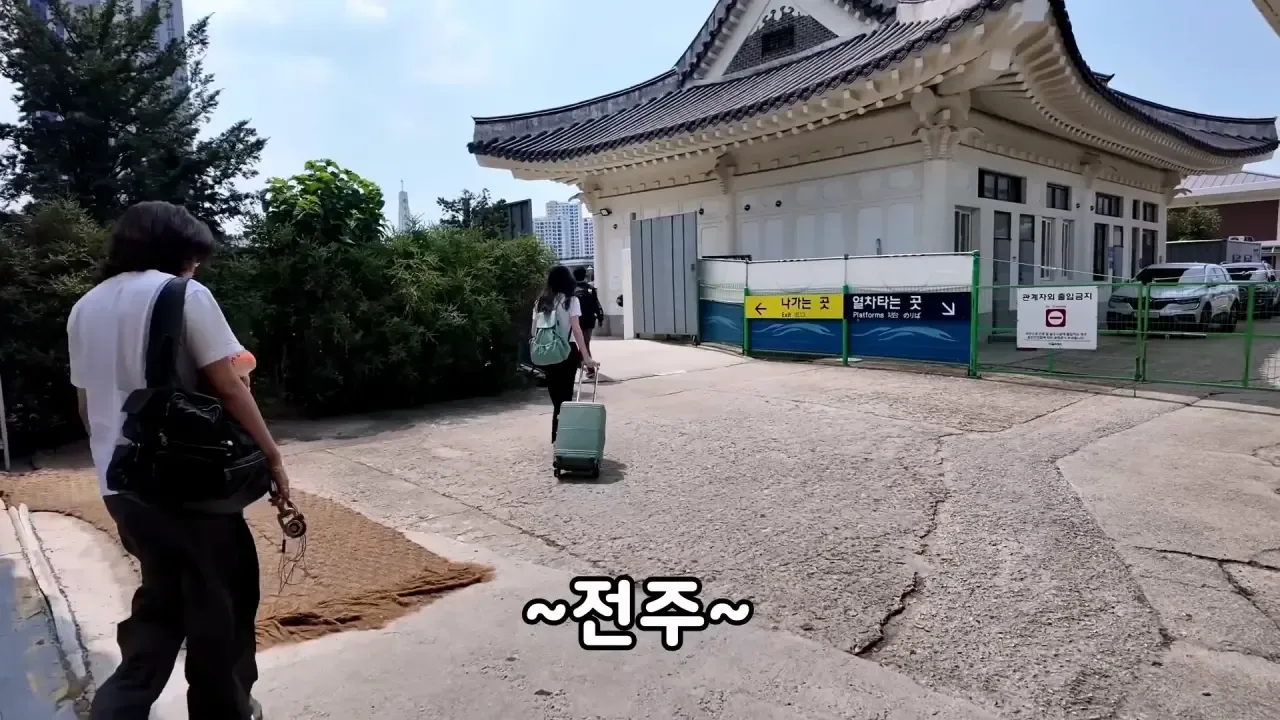 7억짜리 언박싱하는 20대 여성