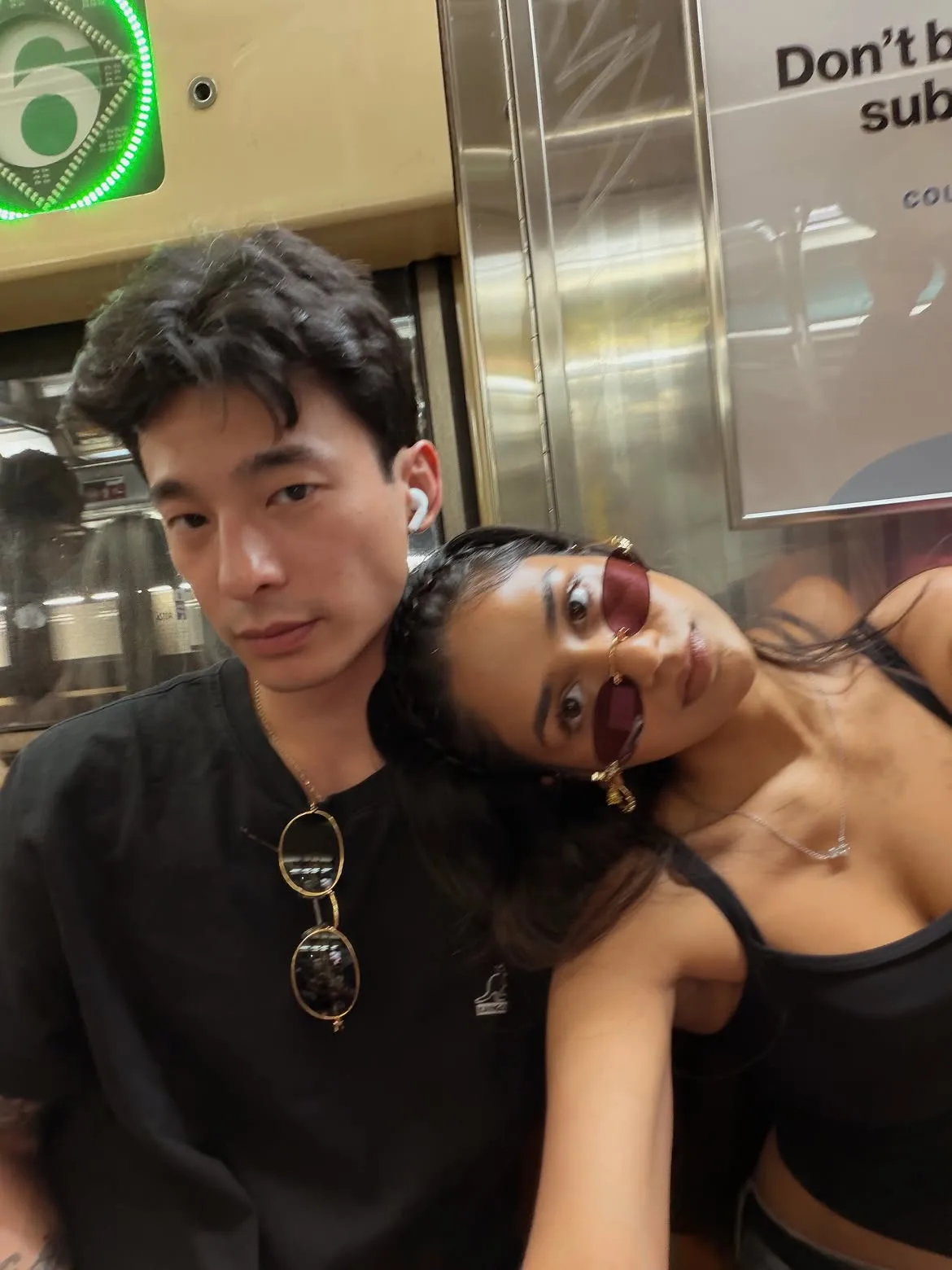 sns에서 핫한 인도여자&한국남자 커플.jpg