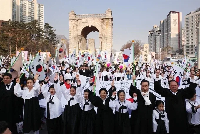 "세월이 우리 편에 서서 고맙게 흘렀다"